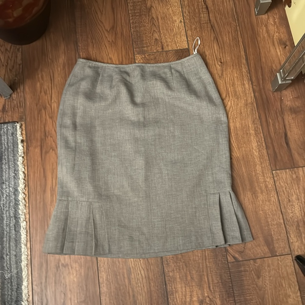 Skirt suit - Picture 6 of 9